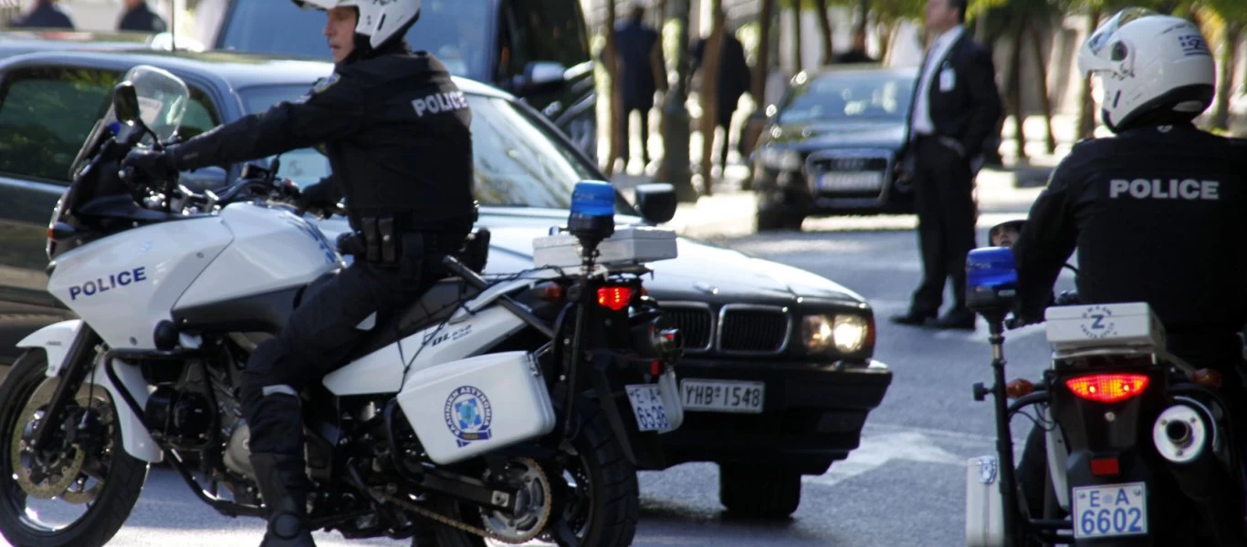 Κρήτη: Σε διαθεσιμότητα αστυνομικός που πήρε κρατούμενο από το τμήμα και τον επέστρεψε το... πρωί